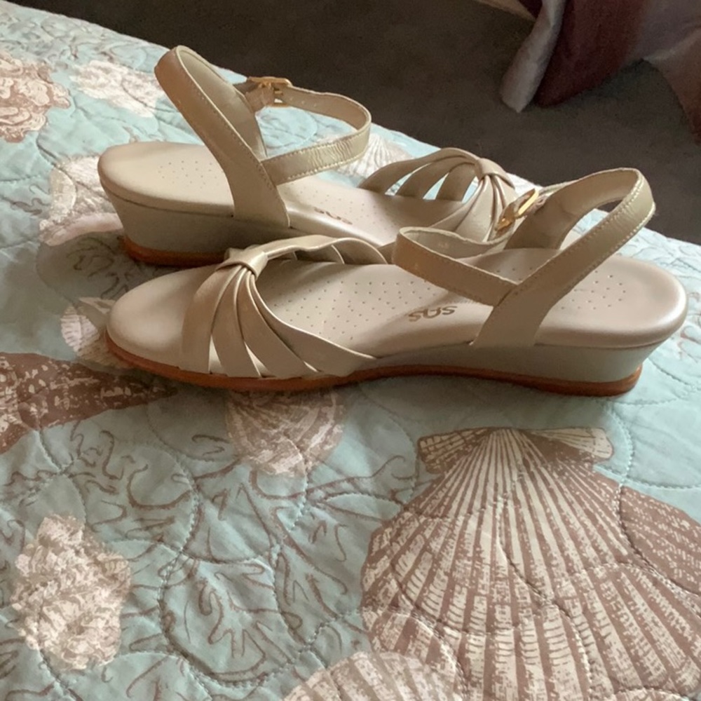 barely worn wedges in box